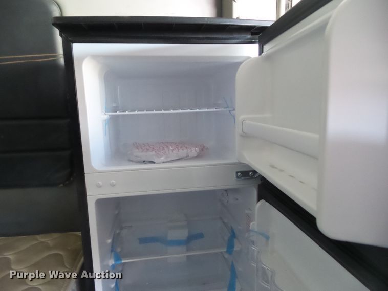 image for item DA7057 1997 Freightliner FLC120  semi truck