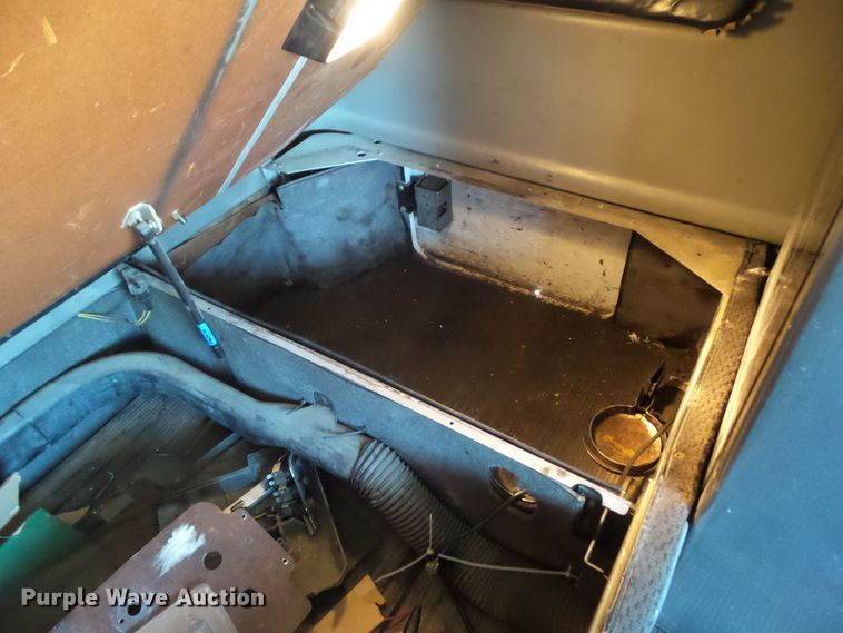 image for item DA7057 1997 Freightliner FLC120  semi truck