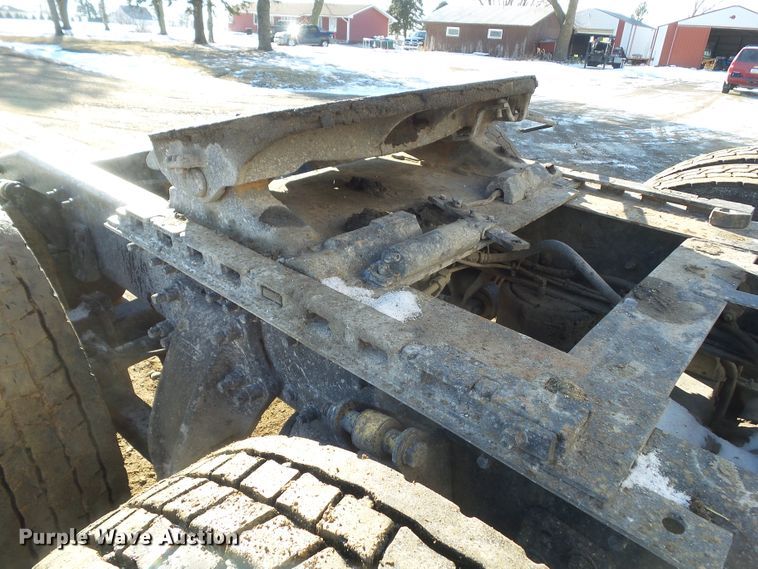 image for item DA7057 1997 Freightliner FLC120  semi truck