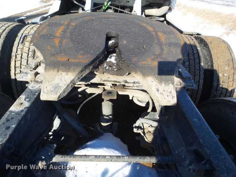 image for item DA7057 1997 Freightliner FLC120  semi truck