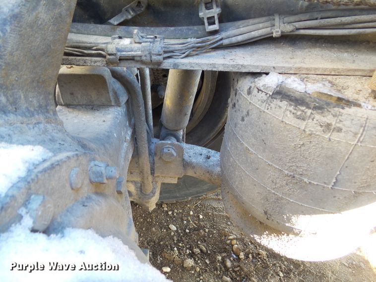 image for item DA7057 1997 Freightliner FLC120  semi truck