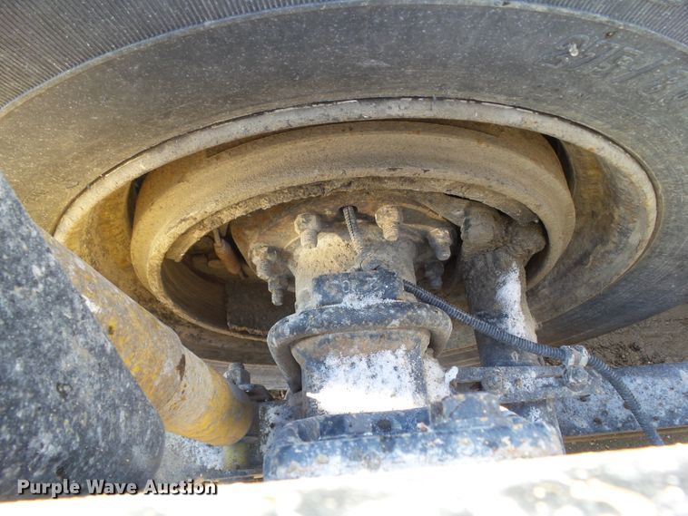 image for item DA7057 1997 Freightliner FLC120  semi truck