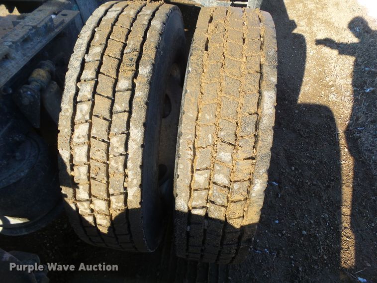 image for item DA7057 1997 Freightliner FLC120  semi truck