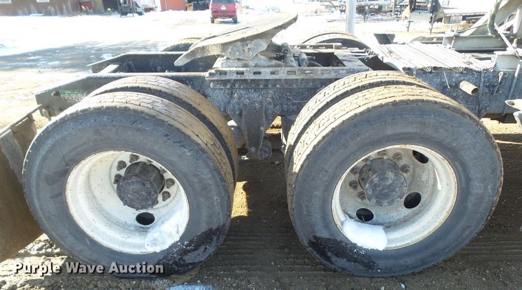 image for item DA7057 1997 Freightliner FLC120  semi truck