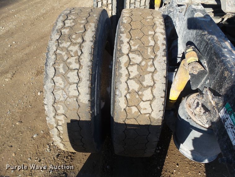 image for item DA7057 1997 Freightliner FLC120  semi truck