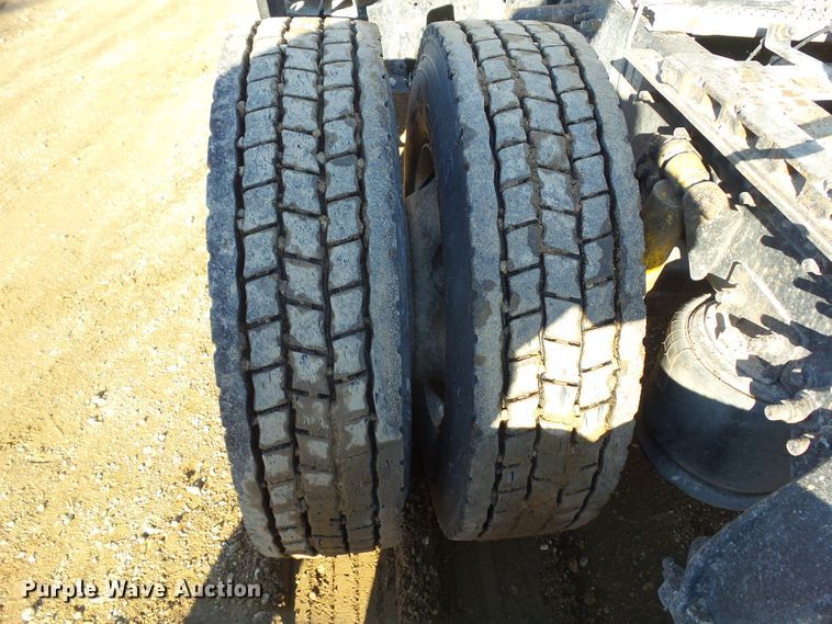 image for item DA7057 1997 Freightliner FLC120  semi truck