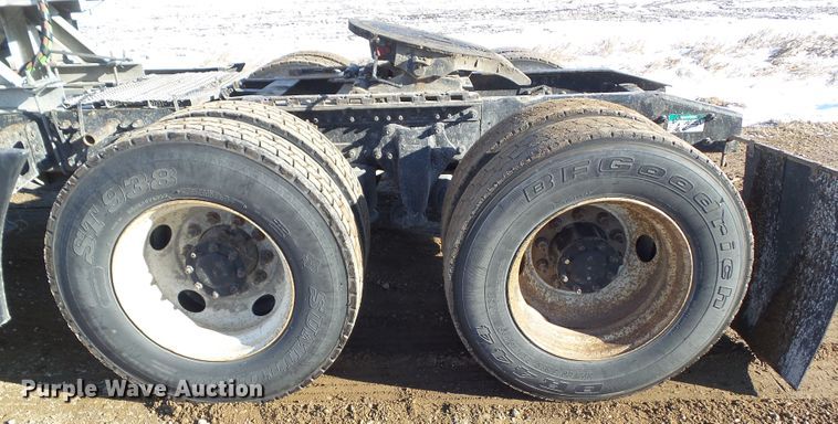 image for item DA7057 1997 Freightliner FLC120  semi truck