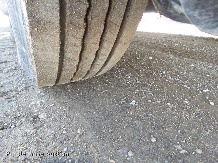 image for item DA7057 1997 Freightliner FLC120  semi truck