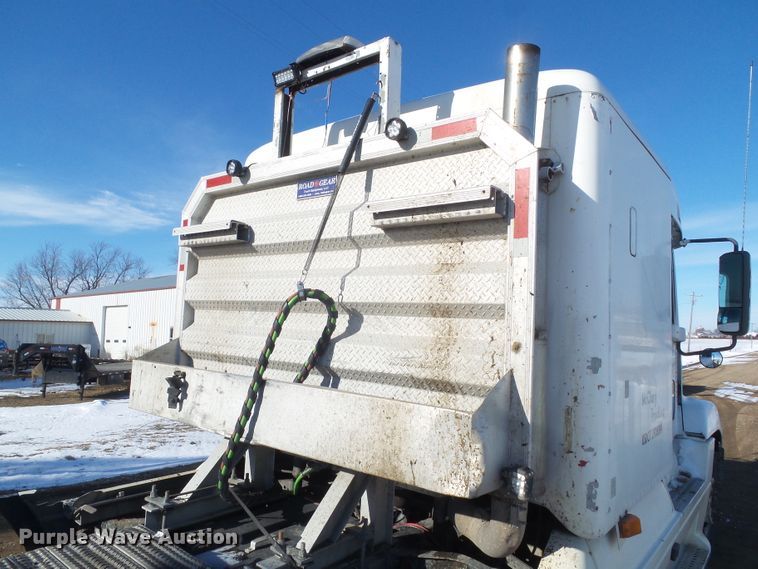 image for item DA7057 1997 Freightliner FLC120  semi truck