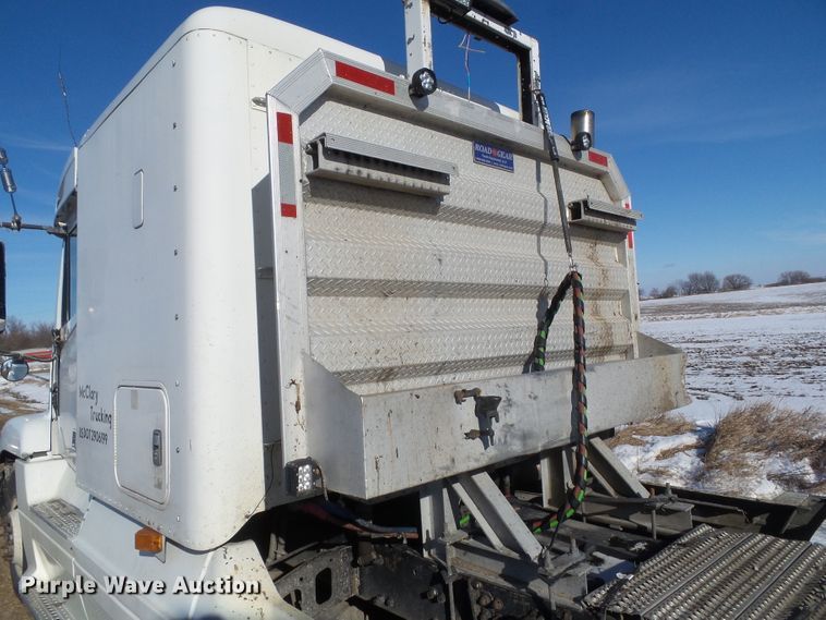 image for item DA7057 1997 Freightliner FLC120  semi truck