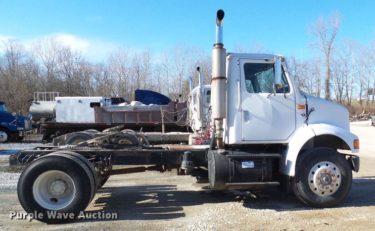 image for item DC2810 1993 International 8100  semi truck