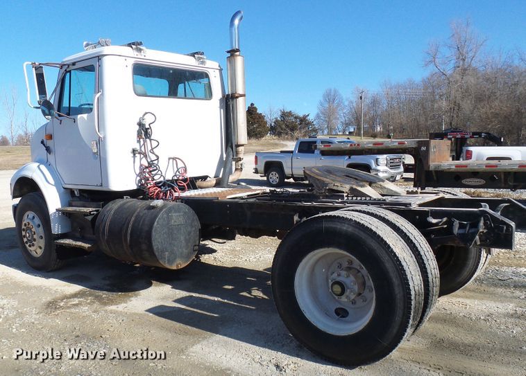 image for item DC2810 1993 International 8100  semi truck