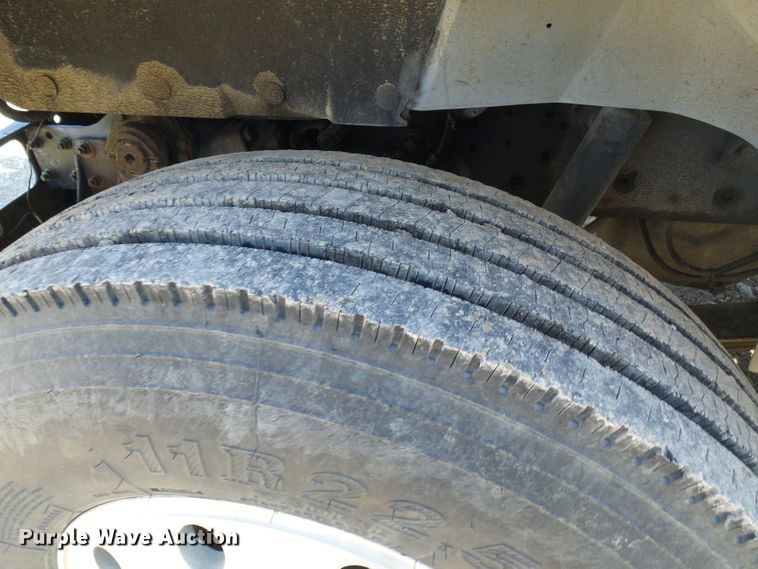 image for item DC2810 1993 International 8100  semi truck