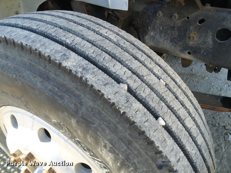 image for item DC2810 1993 International 8100  semi truck