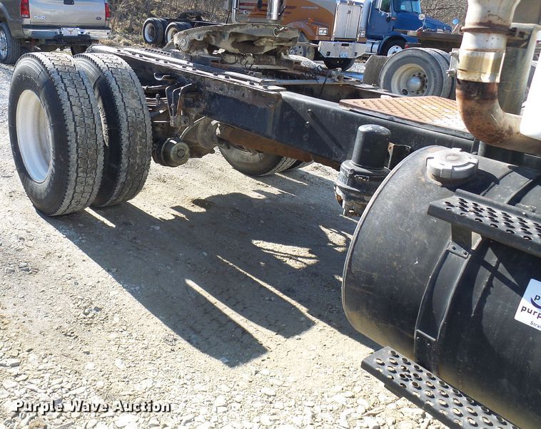 image for item DC2810 1993 International 8100  semi truck