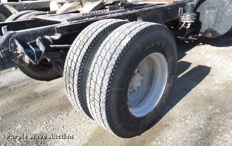 image for item DC2810 1993 International 8100  semi truck