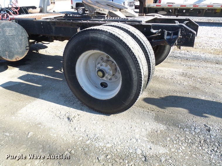 image for item DC2810 1993 International 8100  semi truck