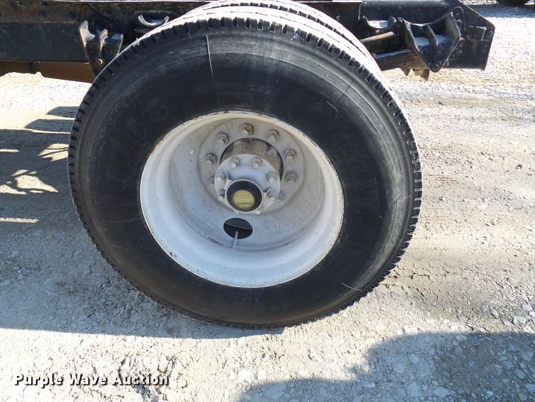 image for item DC2810 1993 International 8100  semi truck