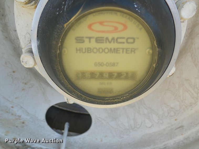 image for item DC2810 1993 International 8100  semi truck