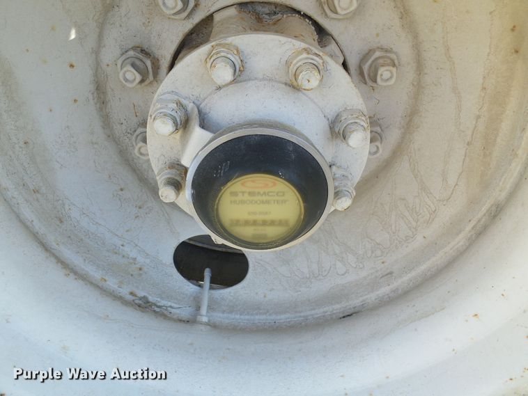 image for item DC2810 1993 International 8100  semi truck