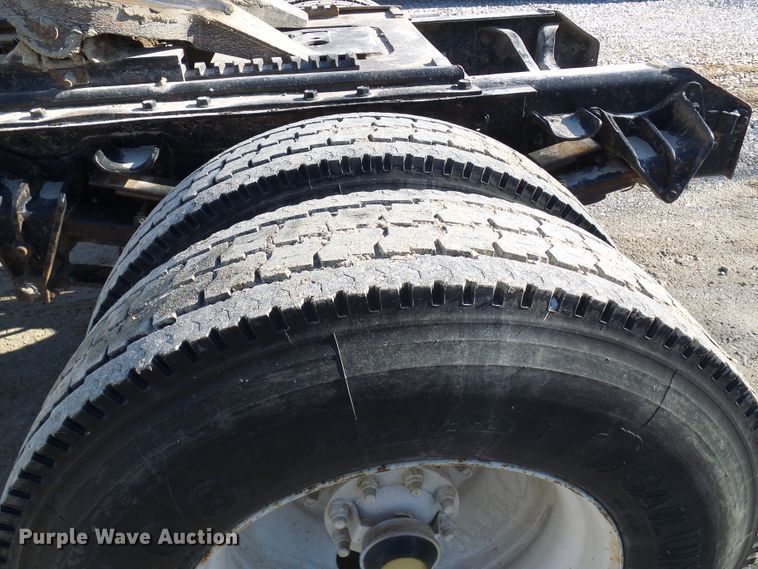 image for item DC2810 1993 International 8100  semi truck