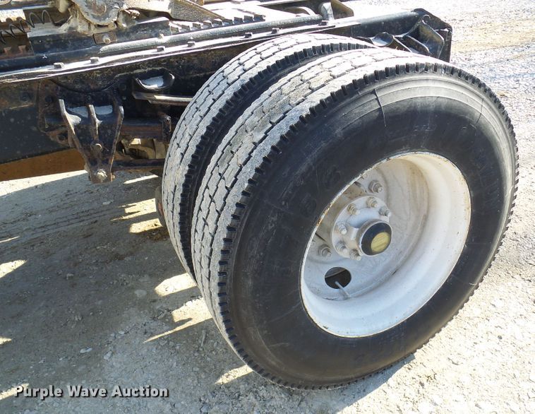 image for item DC2810 1993 International 8100  semi truck