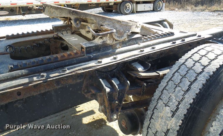 image for item DC2810 1993 International 8100  semi truck