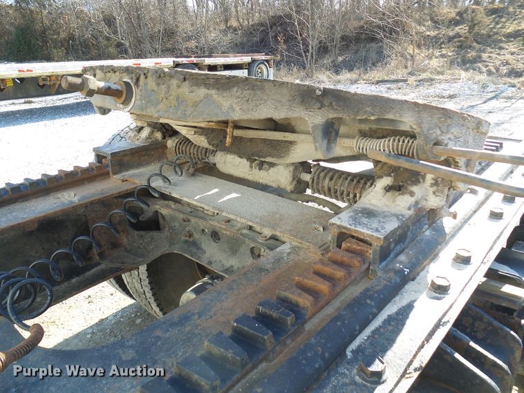 image for item DC2810 1993 International 8100  semi truck