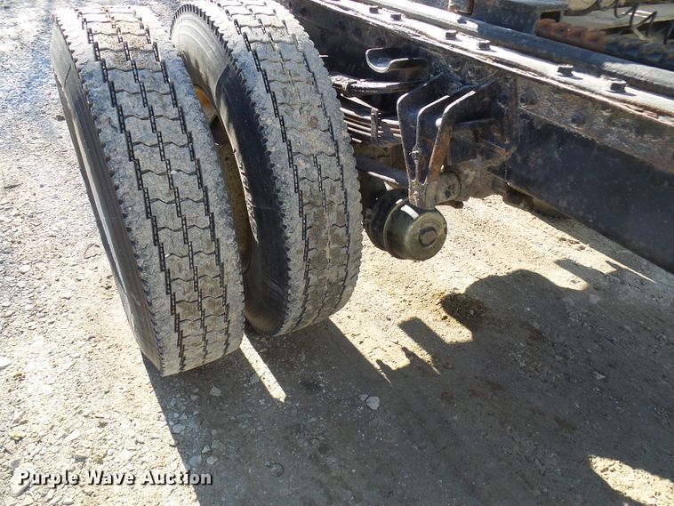 image for item DC2810 1993 International 8100  semi truck