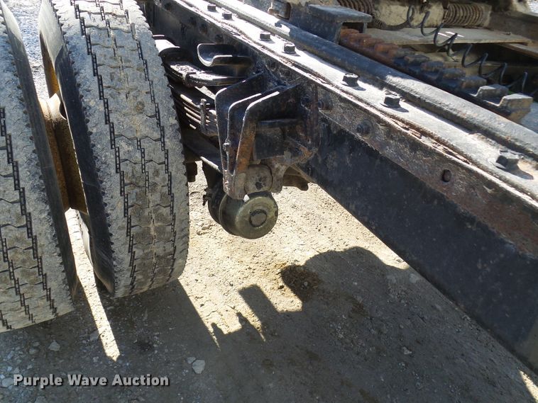 image for item DC2810 1993 International 8100  semi truck