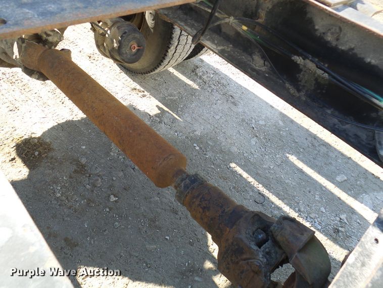 image for item DC2810 1993 International 8100  semi truck