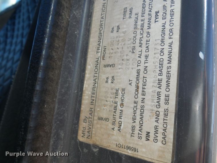 image for item DC2810 1993 International 8100  semi truck