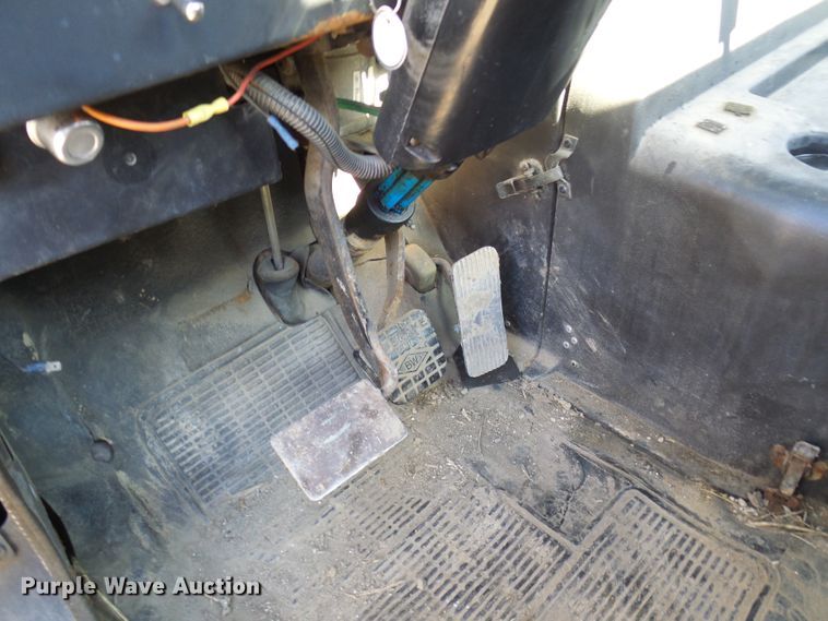 image for item DC2810 1993 International 8100  semi truck