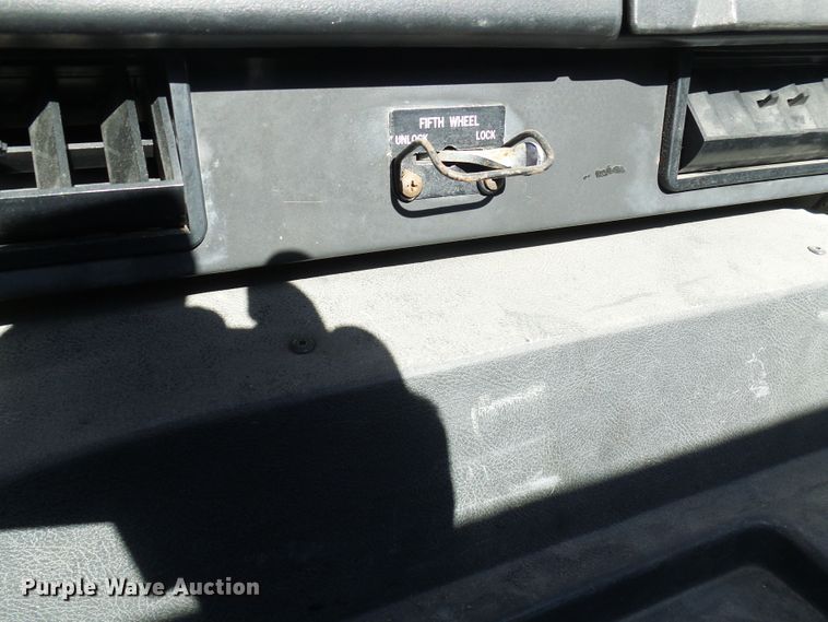 image for item DC2810 1993 International 8100  semi truck