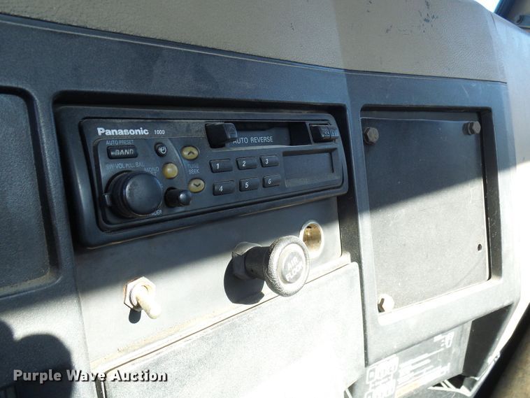 image for item DC2810 1993 International 8100  semi truck