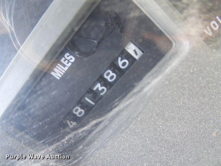 image for item DC2810 1993 International 8100  semi truck