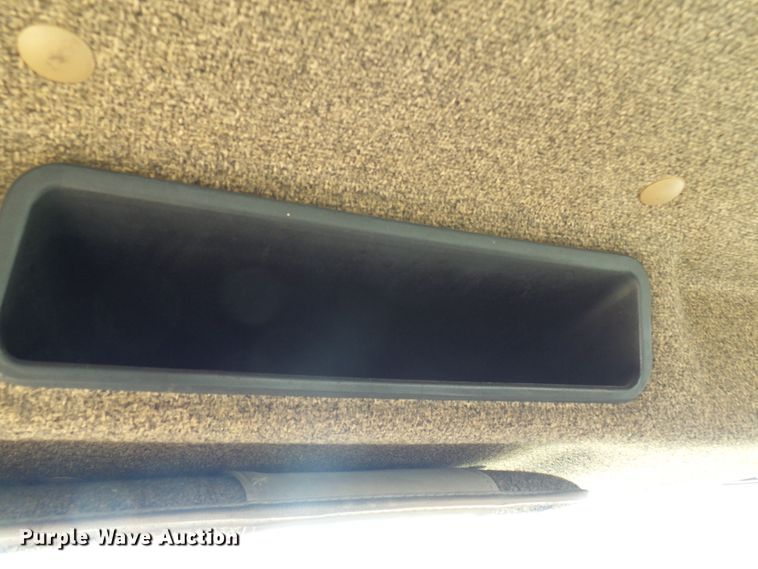 image for item DC2810 1993 International 8100  semi truck