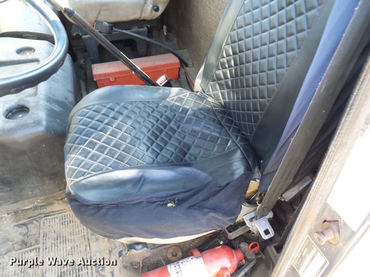 image for item DC2810 1993 International 8100  semi truck