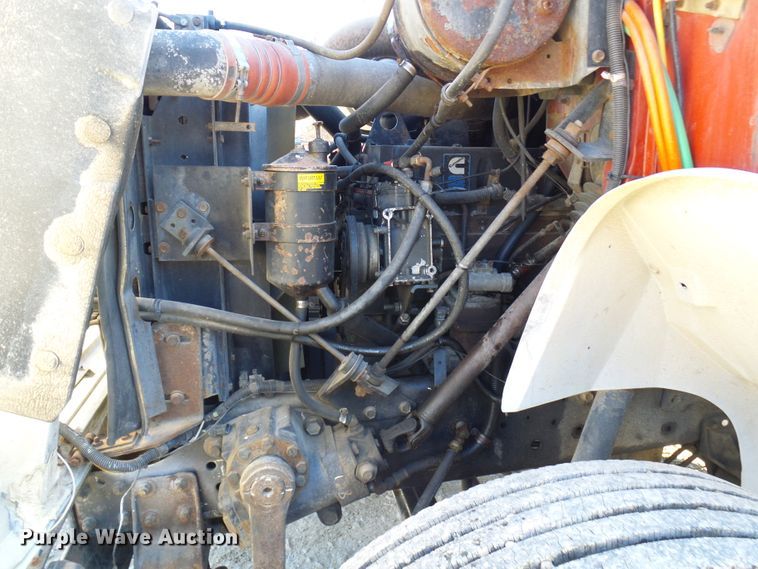 image for item DC2810 1993 International 8100  semi truck