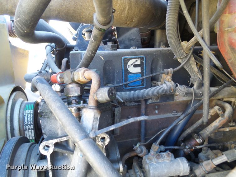 image for item DC2810 1993 International 8100  semi truck