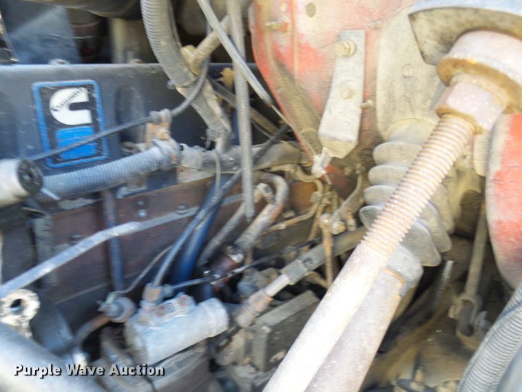 image for item DC2810 1993 International 8100  semi truck