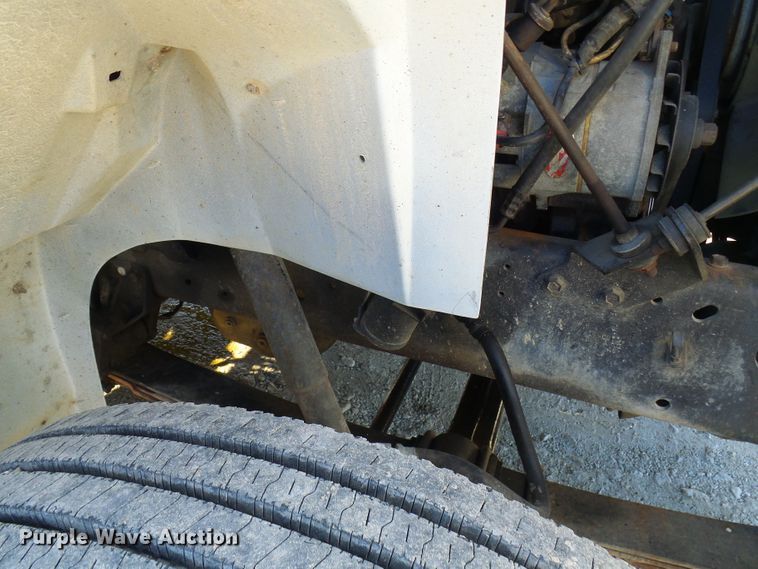 image for item DC2810 1993 International 8100  semi truck