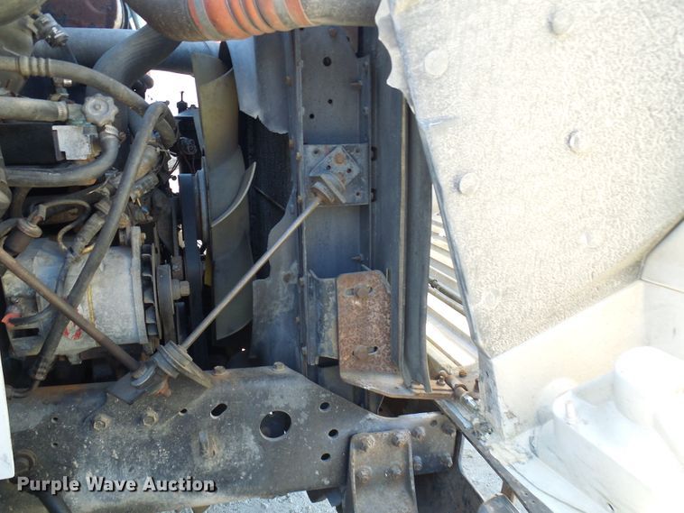 image for item DC2810 1993 International 8100  semi truck