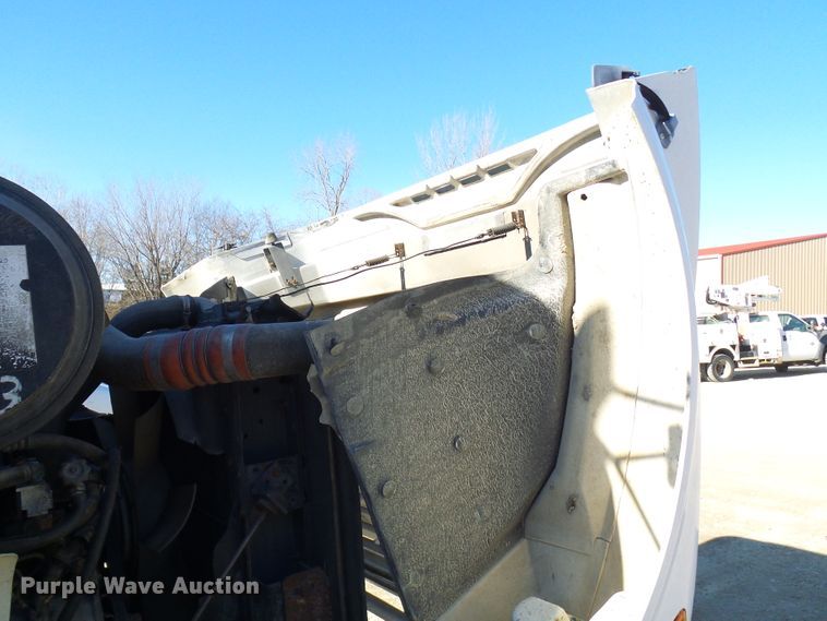 image for item DC2810 1993 International 8100  semi truck