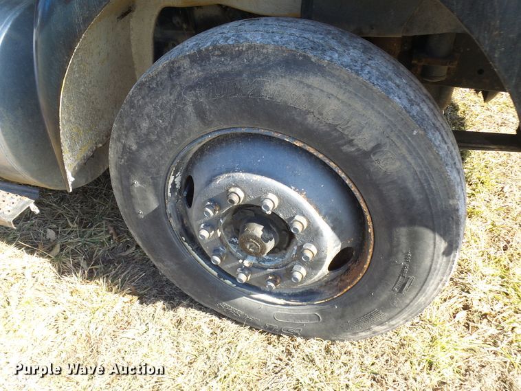 image for item DC2817 1995 International 8200  semi truck