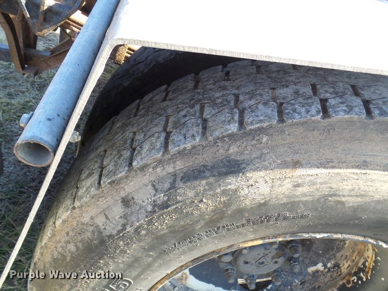 image for item DC2817 1995 International 8200  semi truck