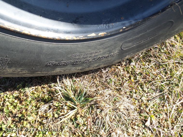 image for item DC2817 1995 International 8200  semi truck