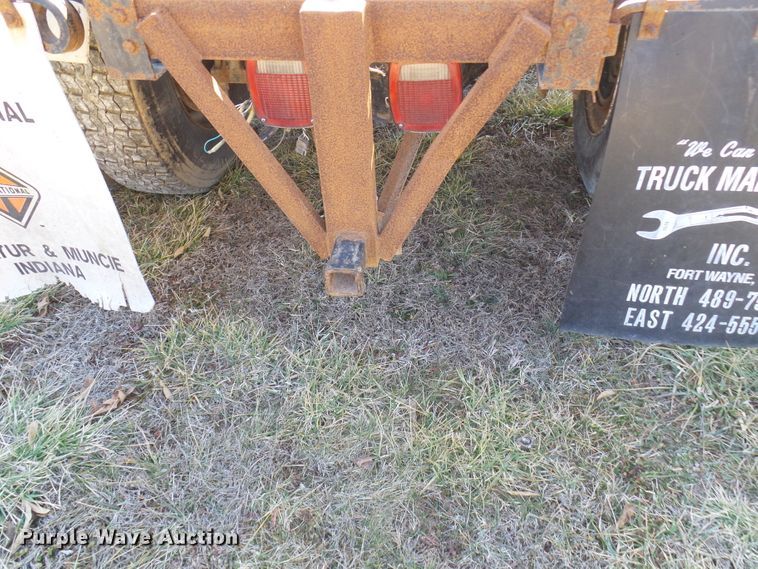 image for item DC2817 1995 International 8200  semi truck