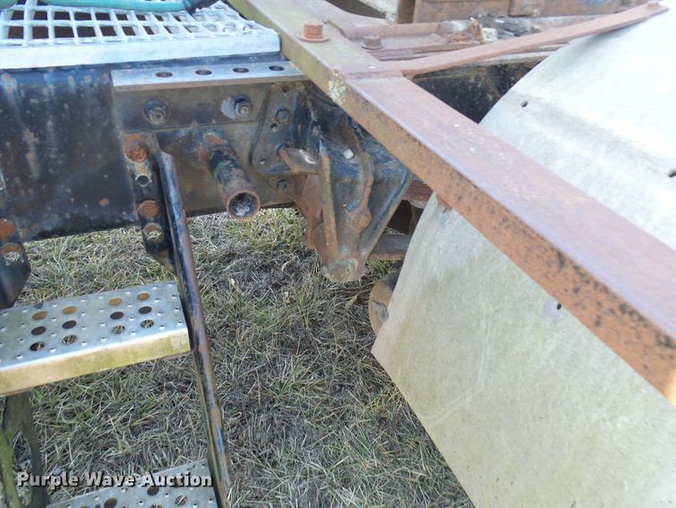 image for item DC2817 1995 International 8200  semi truck