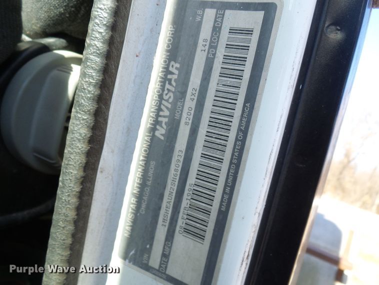 image for item DC2817 1995 International 8200  semi truck